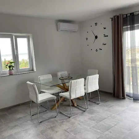 Ivanica Apartment